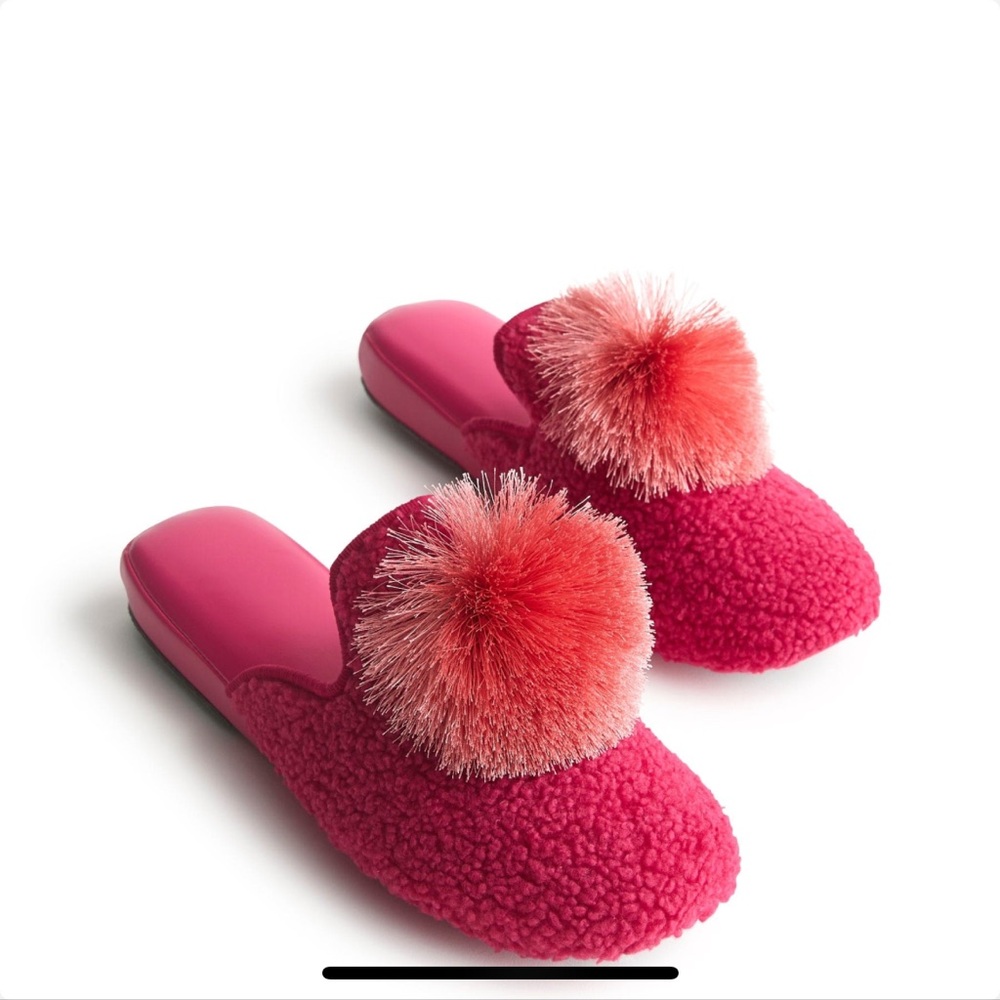 Wicked Vera Bradley Positively Pink‎ Blossom Pom Pom Slippers